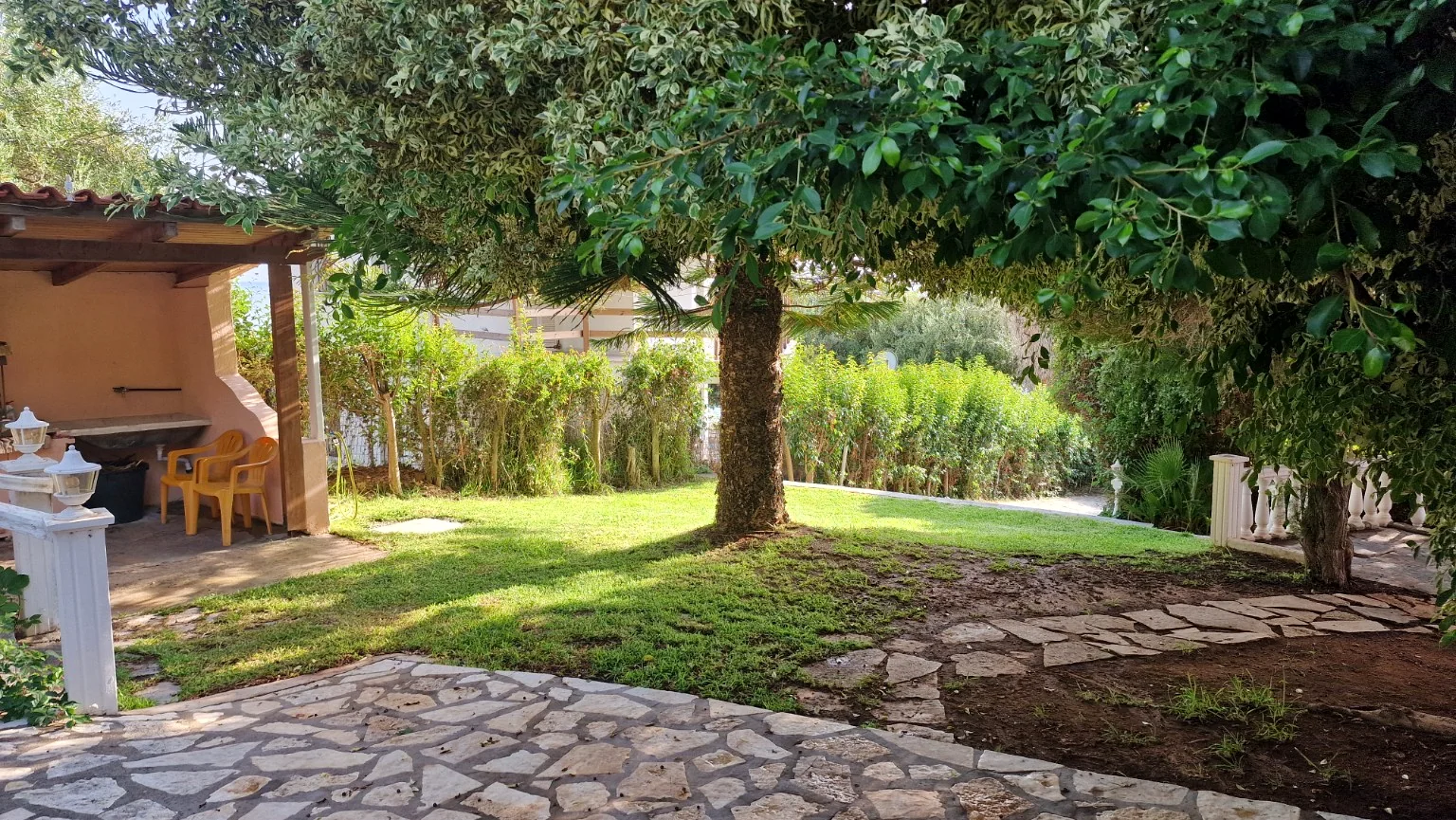 Mediterranean garden and shaded outdoor grounds at Villa Vanda
